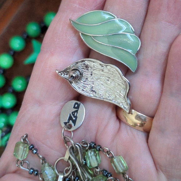 Shades of Green: Four Necklace and Pierced Earring Sets A266 - Picture 6 of 8